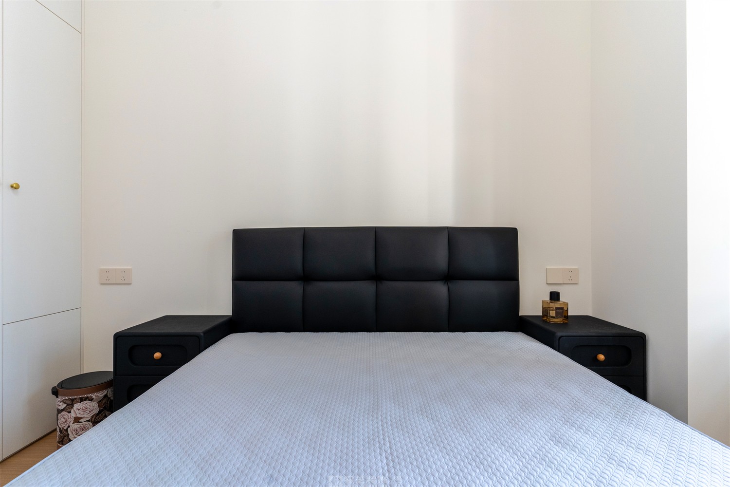 东方尊府118平中古风卧室装修完工实景图