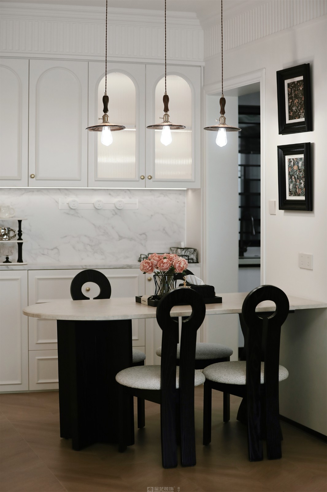 东方尊府118平中古风餐厅装修完工实景图