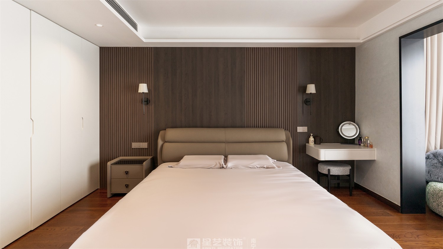建发五象印月300平现代轻奢卧室装修效果图