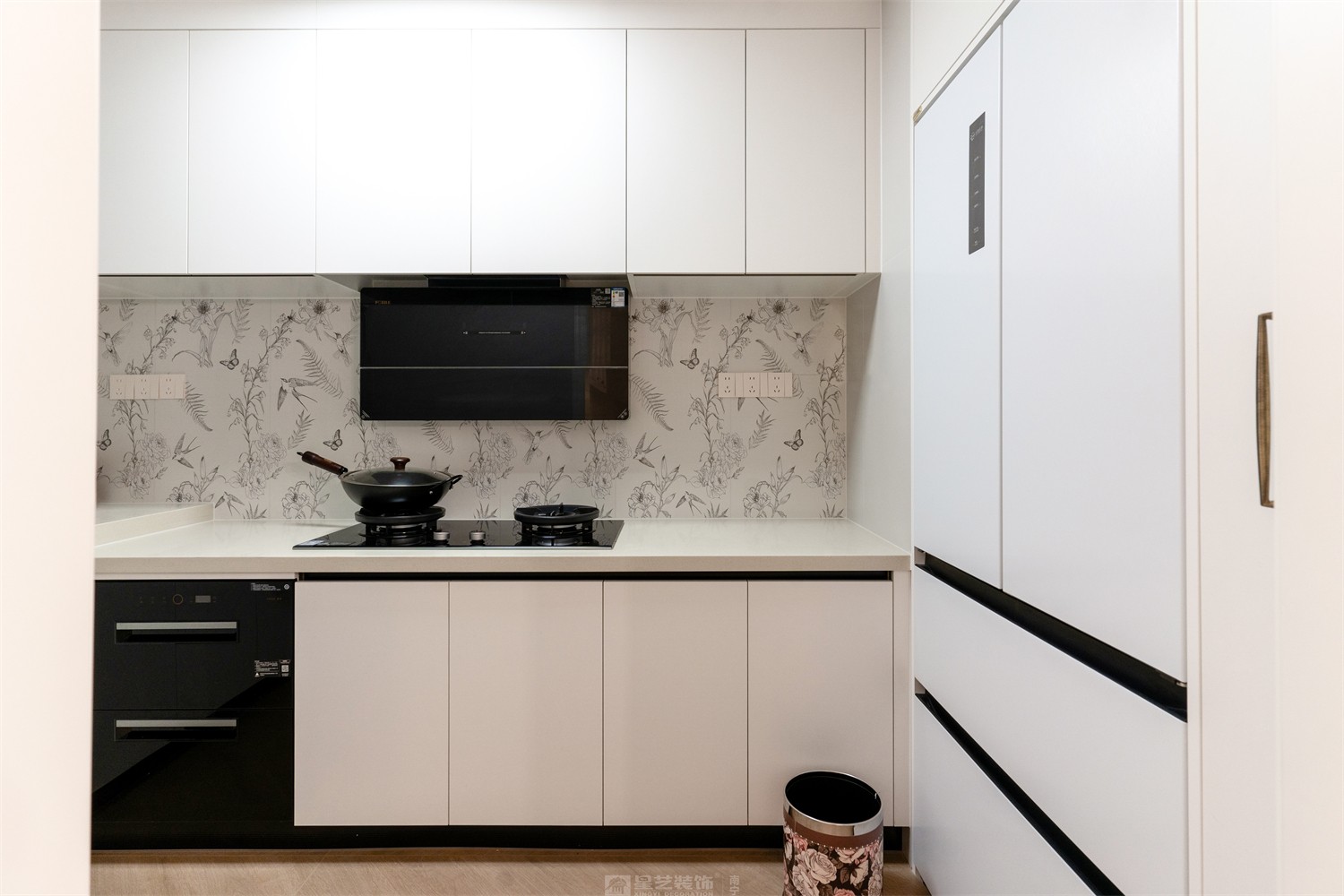 东方尊府118平中古风厨房装修完工实景图