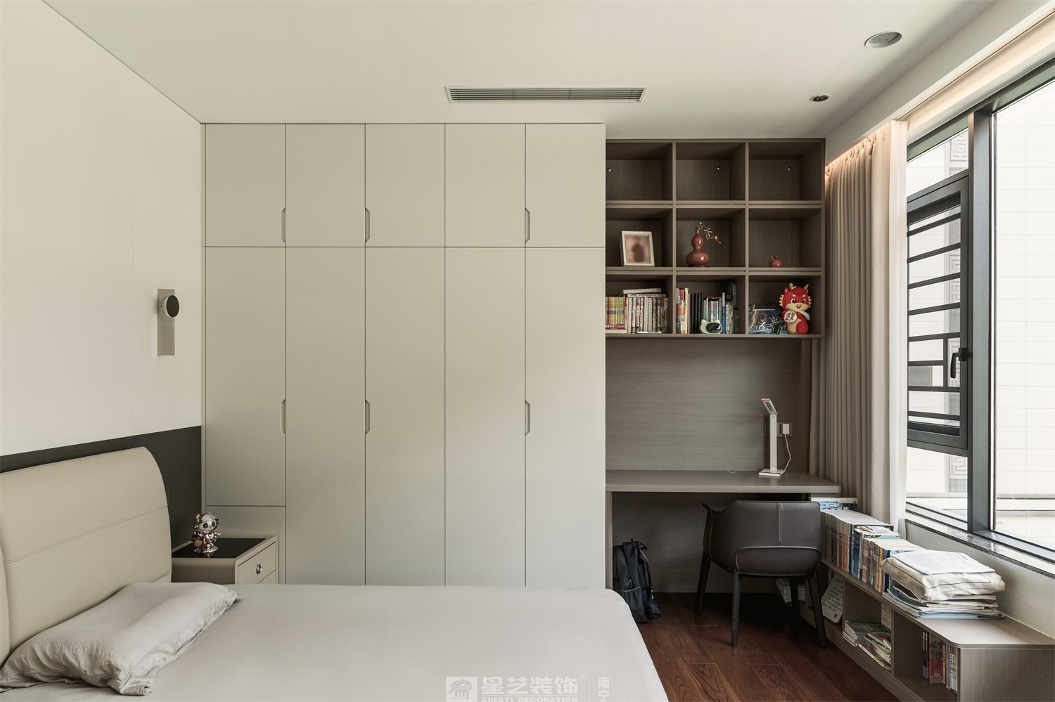 建发五象印月300平现代轻奢卧室装修效果图