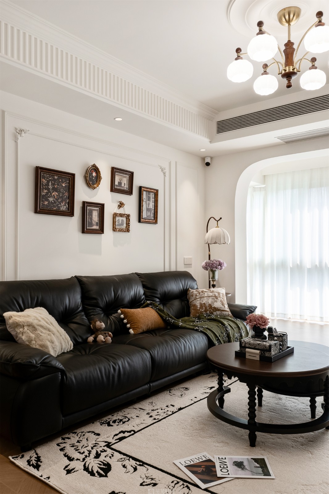 东方尊府118平中古风客厅装修完工实景图