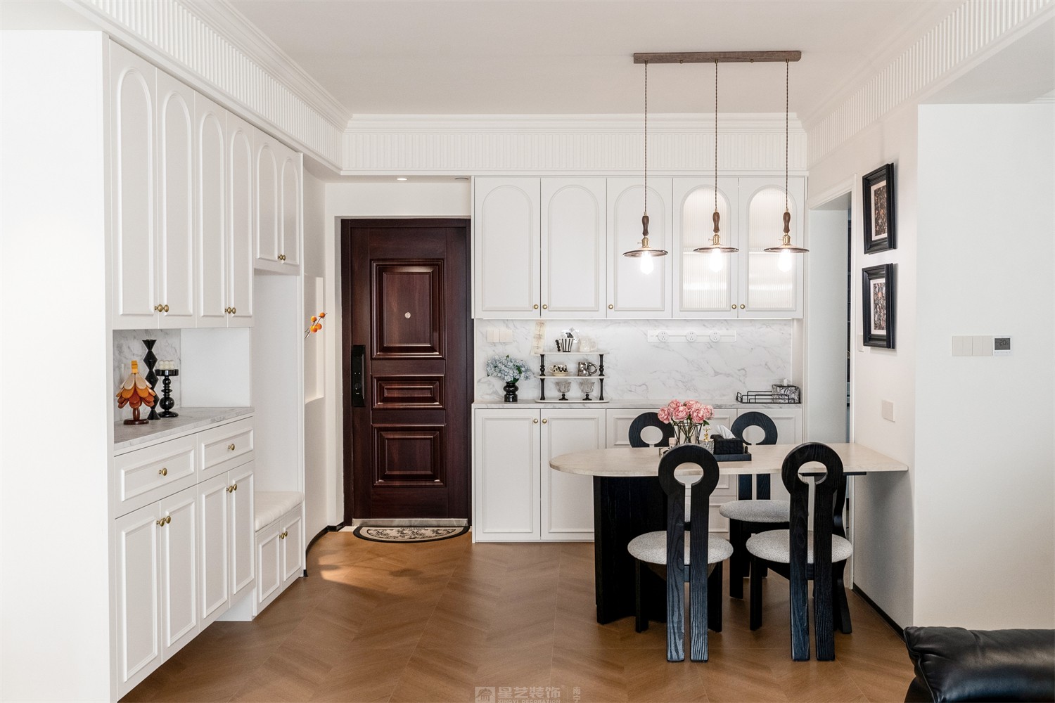 东方尊府118平中古风入户装修完工实景图