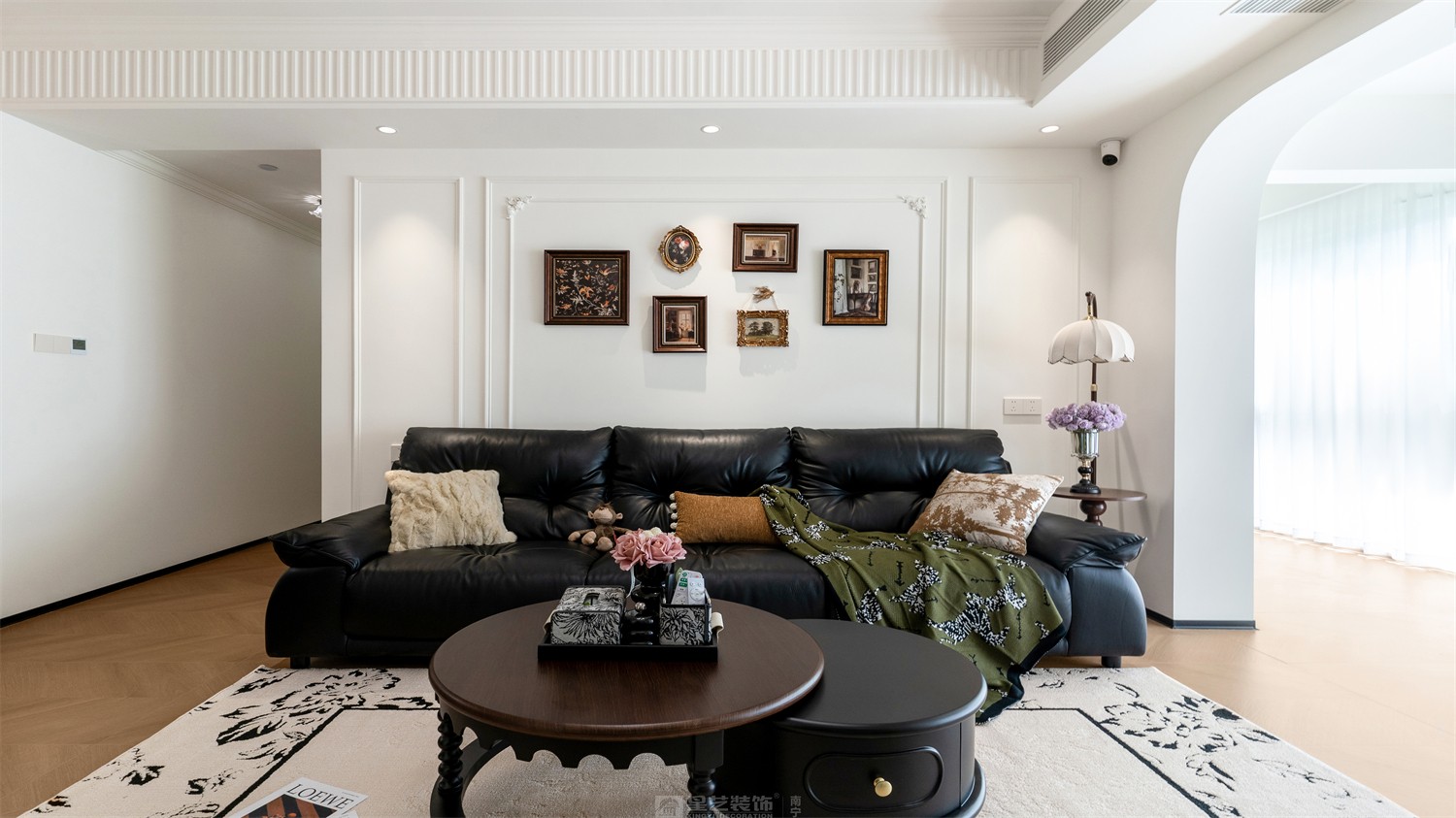 东方尊府118平中古风客厅装修完工实景图