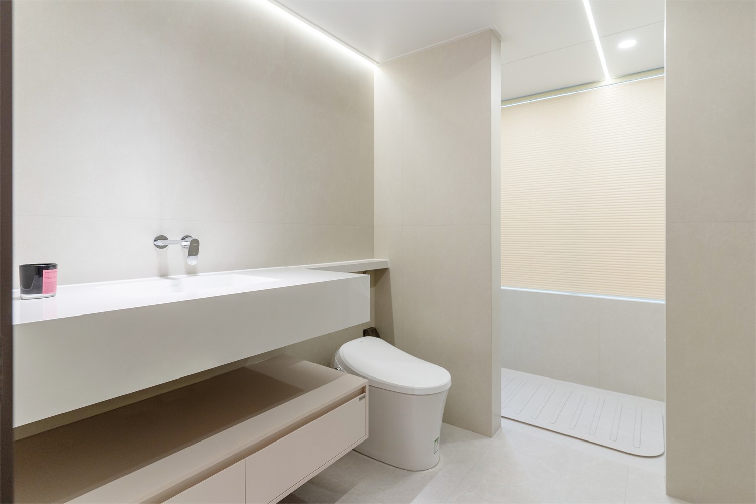 龙光玖珑湖271平现代风格卫生间装修实景图