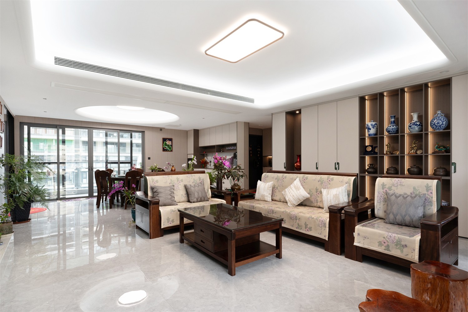 建发缦云210平新中式客厅装修完工实景图
