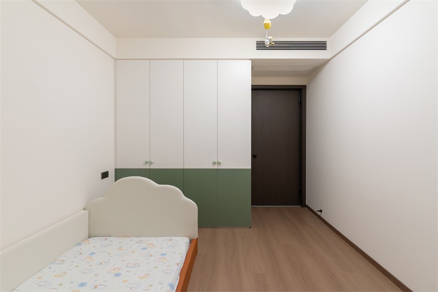 万科咖蓝143平意式轻奢卧室实景