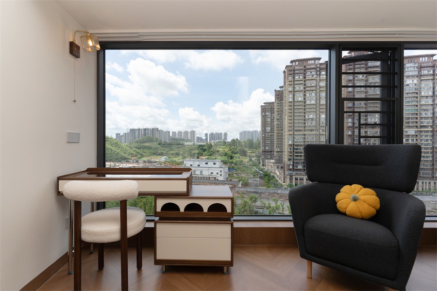 未来城市125平中古风阳台实景